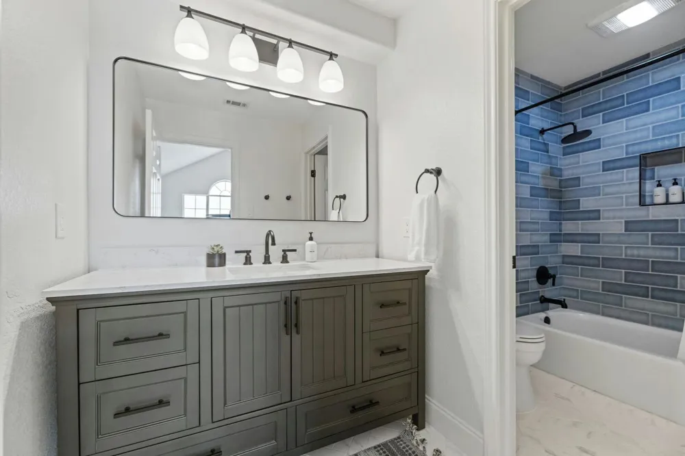 220 Sundance Trail Dripping Springs, TX 78620