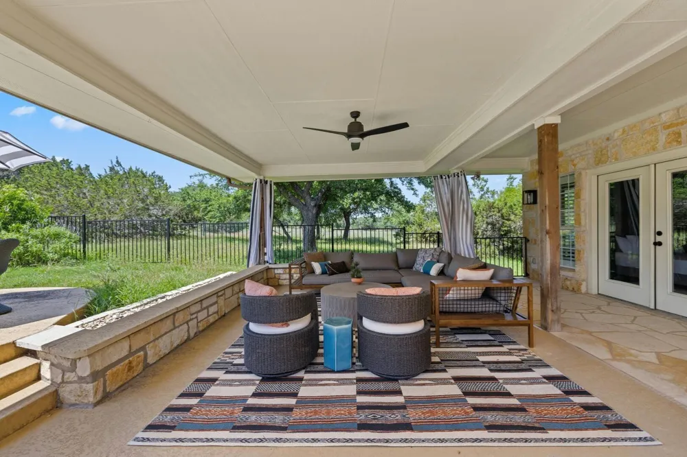 220 Sundance Trail Dripping Springs, TX 78620