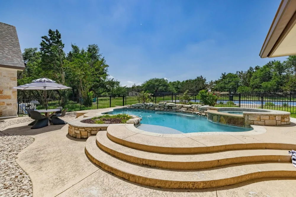 220 Sundance Trail Dripping Springs, TX 78620