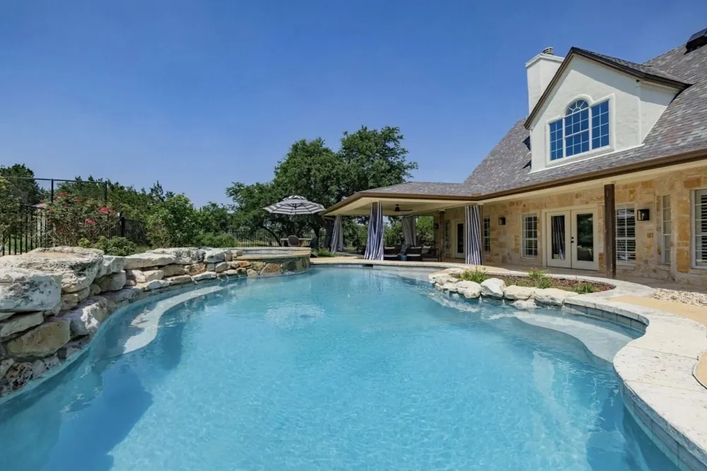 220 Sundance Trail Dripping Springs, TX 78620