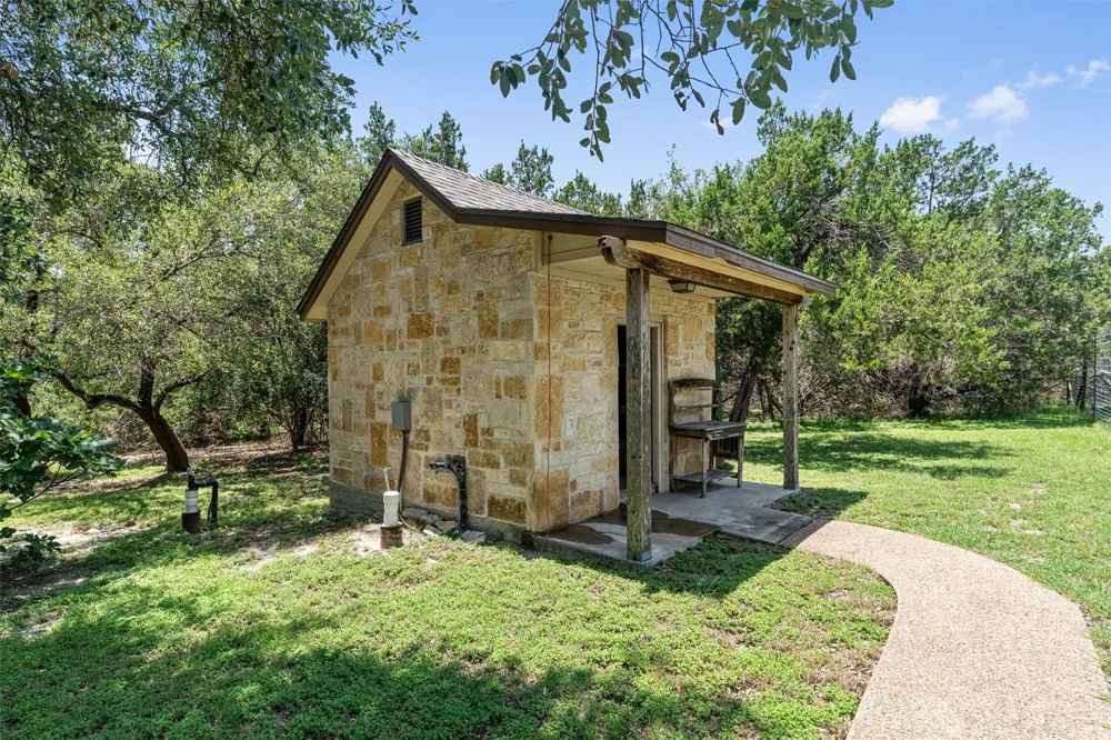 220 Sundance Trail Dripping Springs, TX 78620