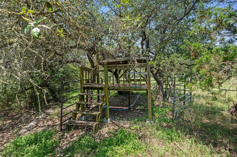 220 Sundance Trail Dripping Springs, TX 78620