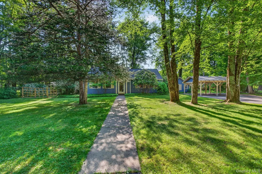 18 Playhouse Lane Woodstock, NY 12498