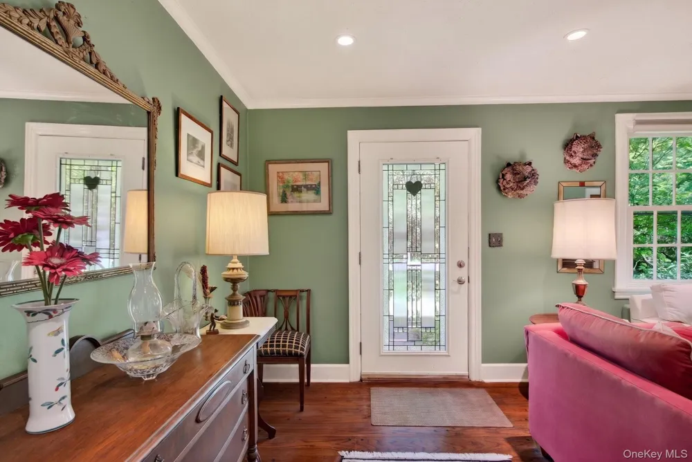 18 Playhouse Lane Woodstock, NY 12498