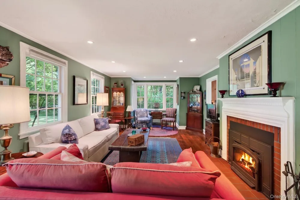 18 Playhouse Lane Woodstock, NY 12498