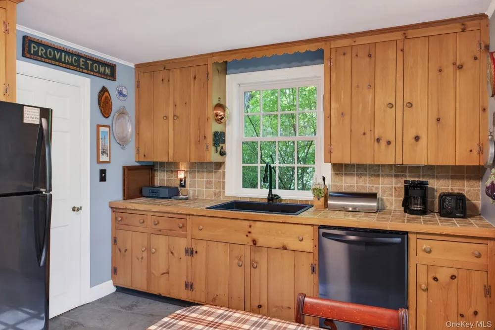 18 Playhouse Lane Woodstock, NY 12498