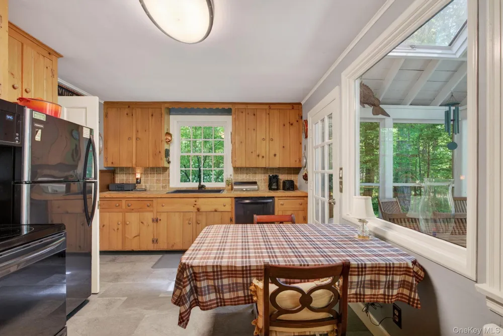 18 Playhouse Lane Woodstock, NY 12498