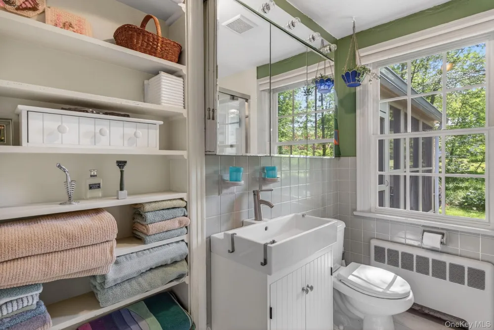18 Playhouse Lane Woodstock, NY 12498