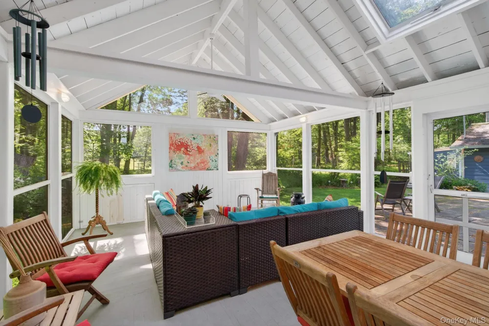 18 Playhouse Lane Woodstock, NY 12498