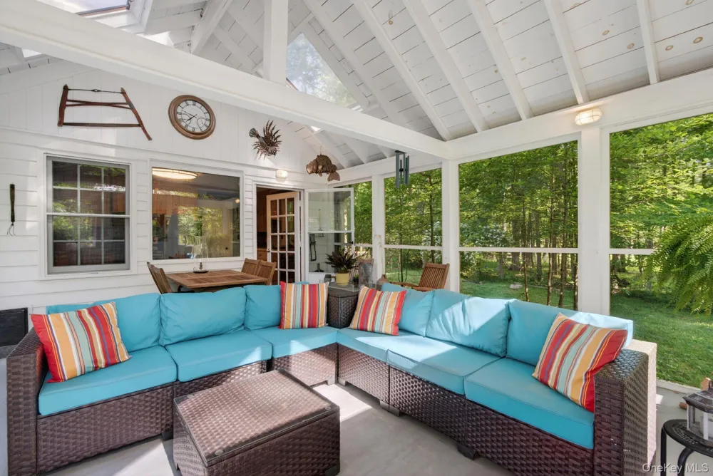 18 Playhouse Lane Woodstock, NY 12498