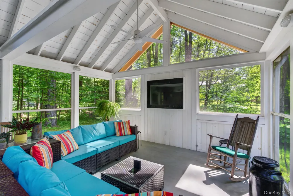 18 Playhouse Lane Woodstock, NY 12498