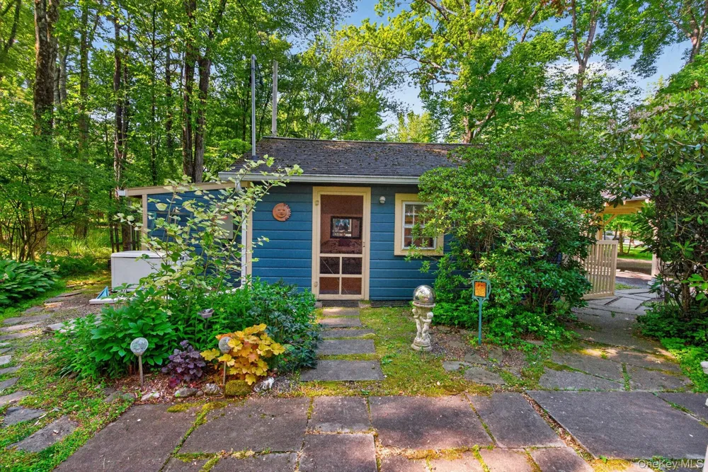 18 Playhouse Lane Woodstock, NY 12498