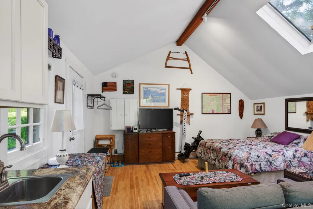 18 Playhouse Lane Woodstock, NY 12498