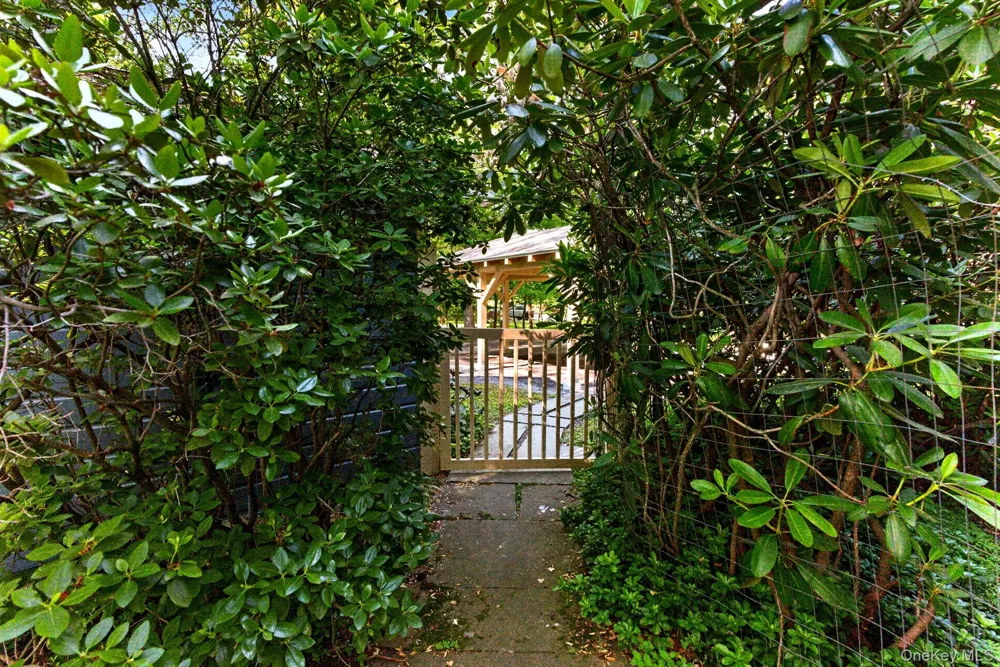 18 Playhouse Lane Woodstock, NY 12498