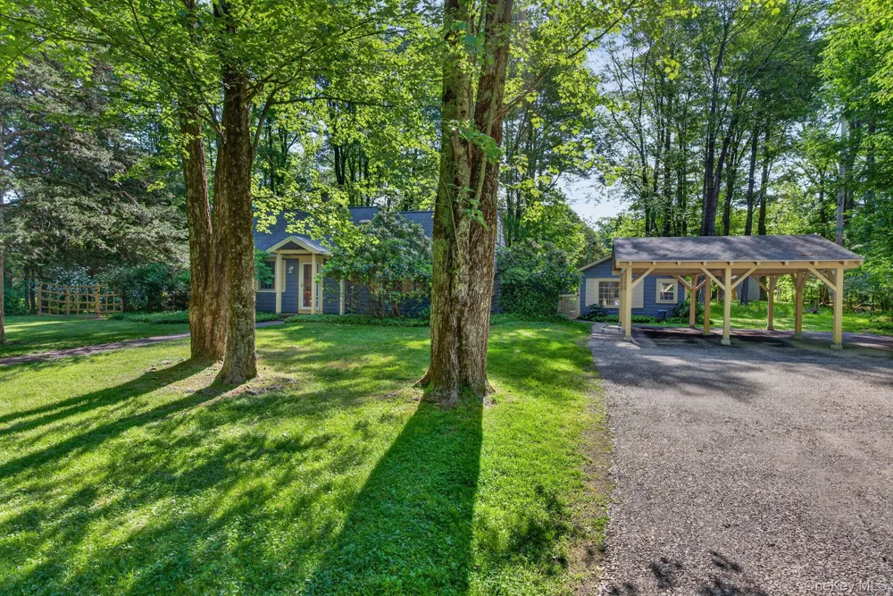 18 Playhouse Lane Woodstock, NY 12498