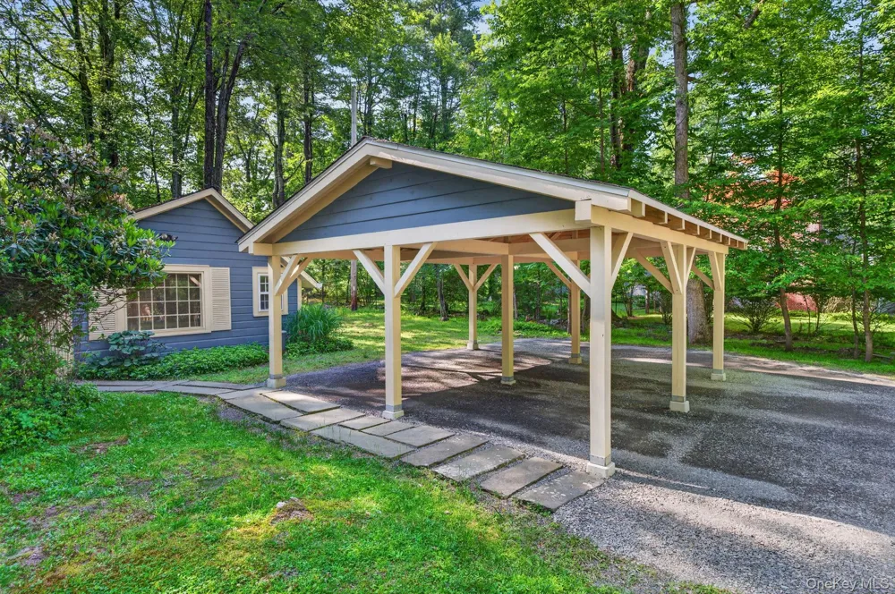 18 Playhouse Lane Woodstock, NY 12498