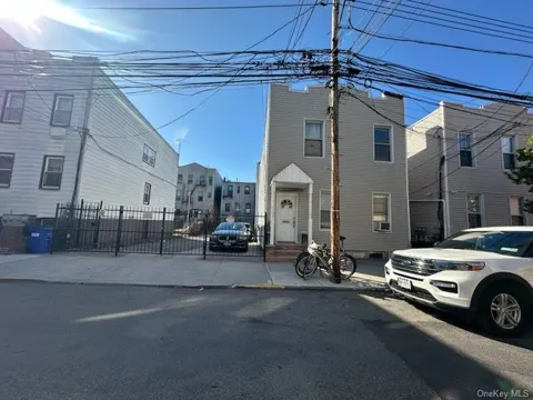 25-44 22 STREET