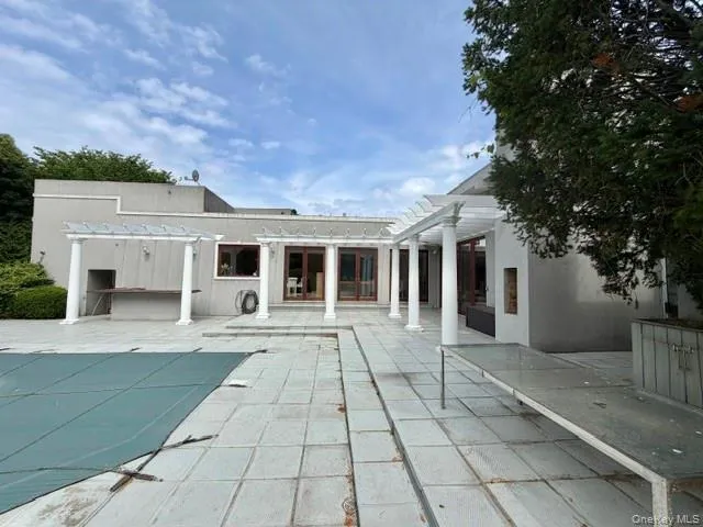 247 Barrett Road Lawrence, NY 11559
