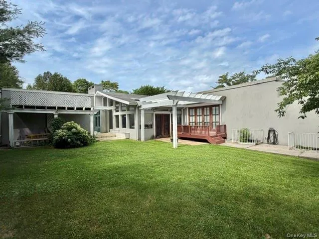 247 Barrett Road Lawrence, NY 11559