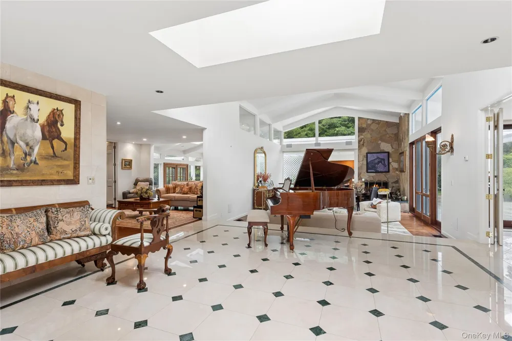 247 Barrett Road Lawrence, NY 11559