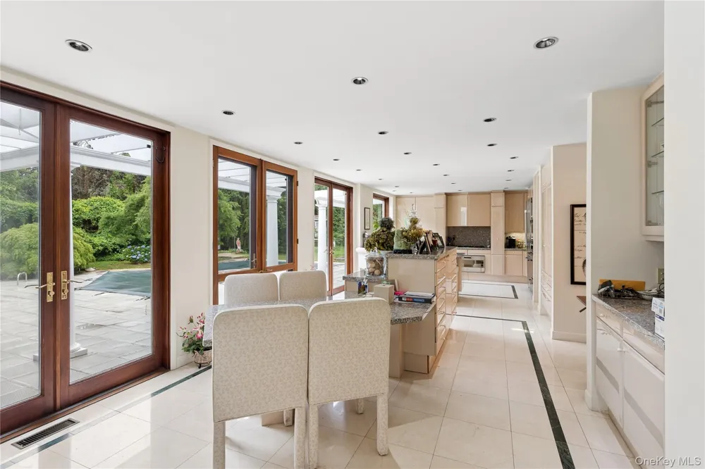 247 Barrett Road Lawrence, NY 11559