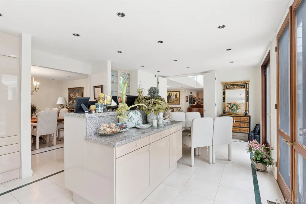 247 Barrett Road Lawrence, NY 11559