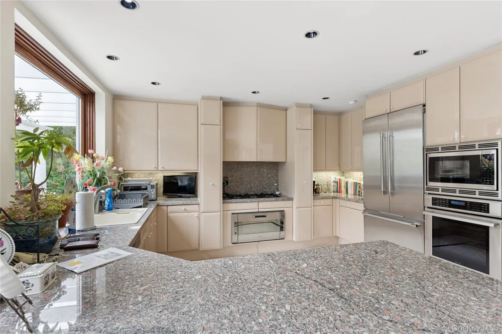 247 Barrett Road Lawrence, NY 11559