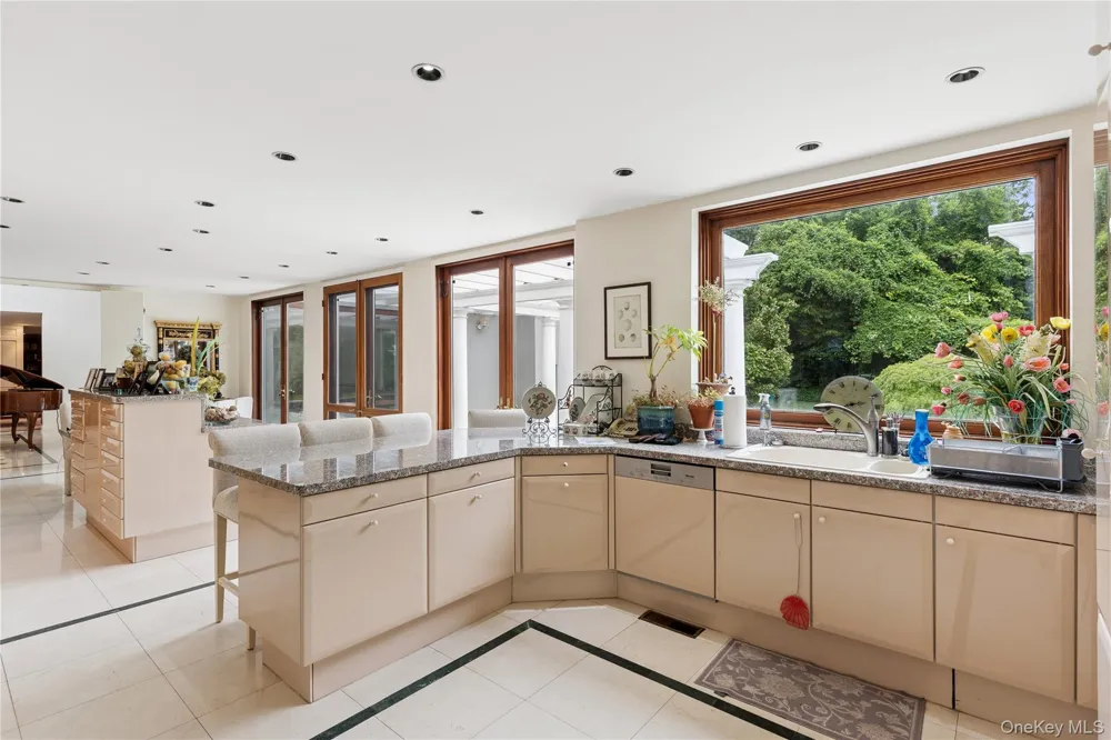 247 Barrett Road Lawrence, NY 11559
