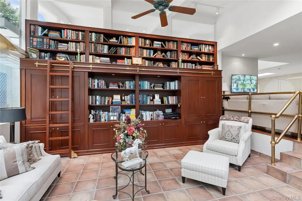 247 Barrett Road Lawrence, NY 11559