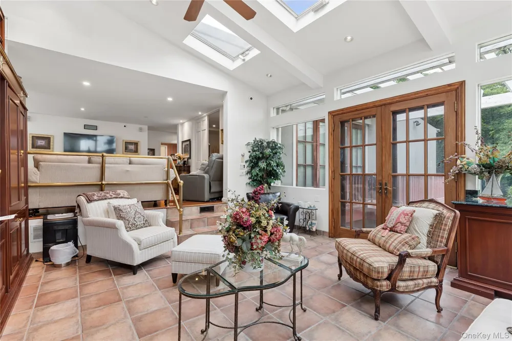 247 Barrett Road Lawrence, NY 11559