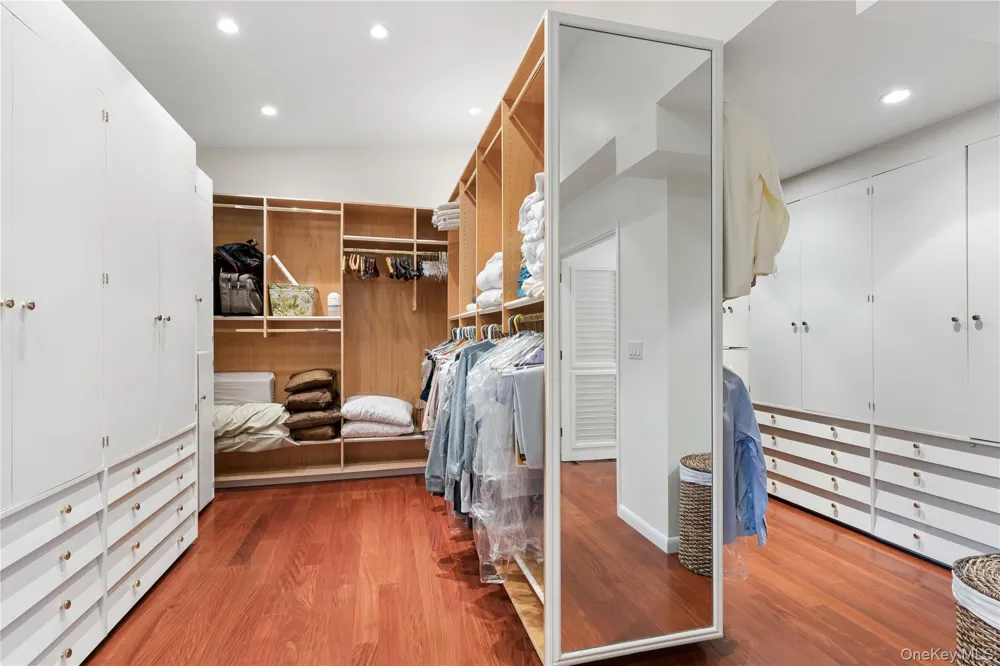 247 Barrett Road Lawrence, NY 11559