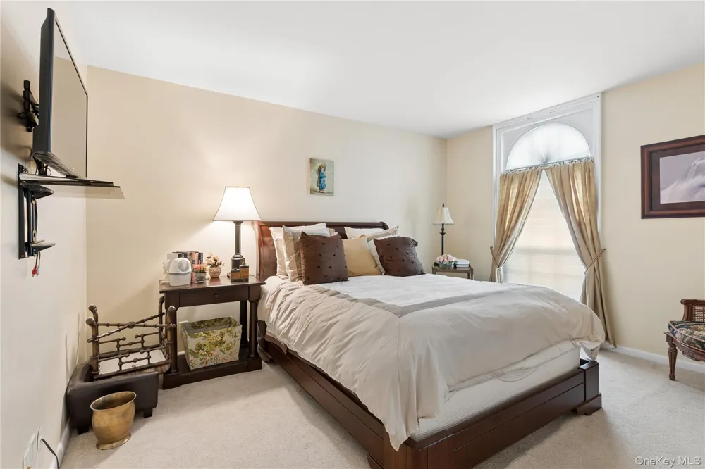 247 Barrett Road Lawrence, NY 11559