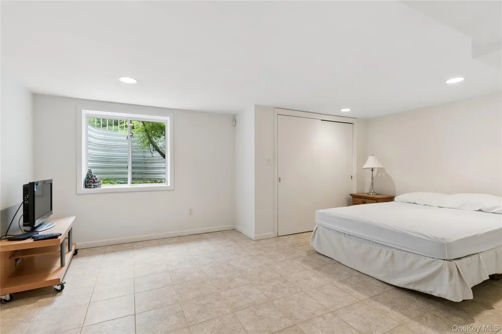 247 Barrett Road Lawrence, NY 11559