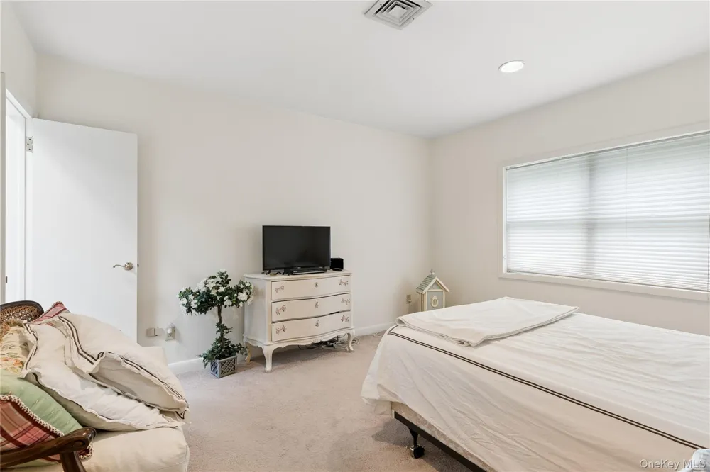 247 Barrett Road Lawrence, NY 11559