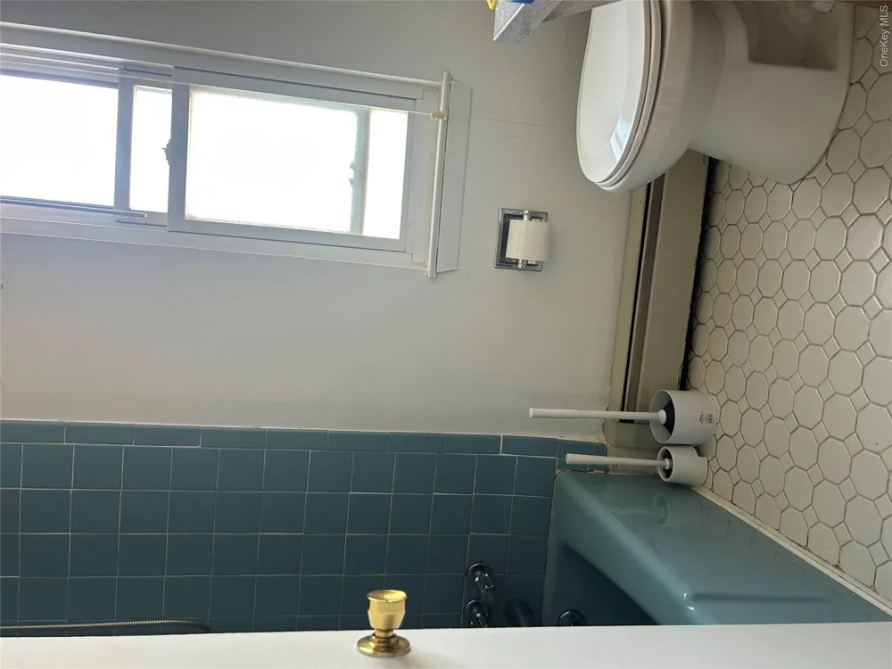 77-24 252nd Street #2nd Floor Bellerose, NY 11426