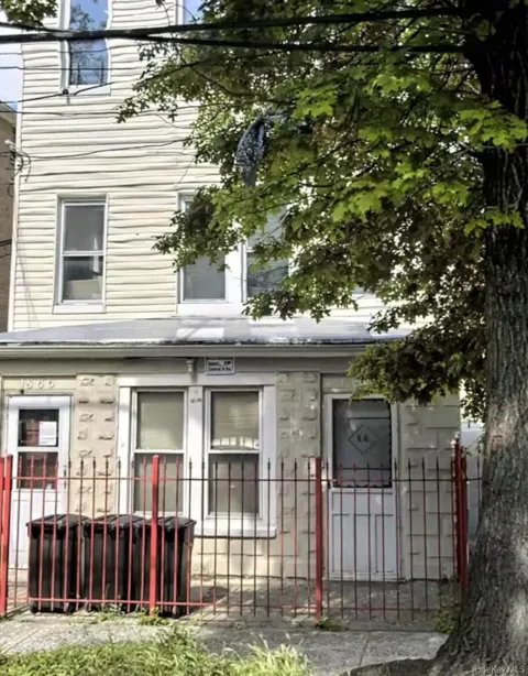 1366 Balcom Avenue #1A