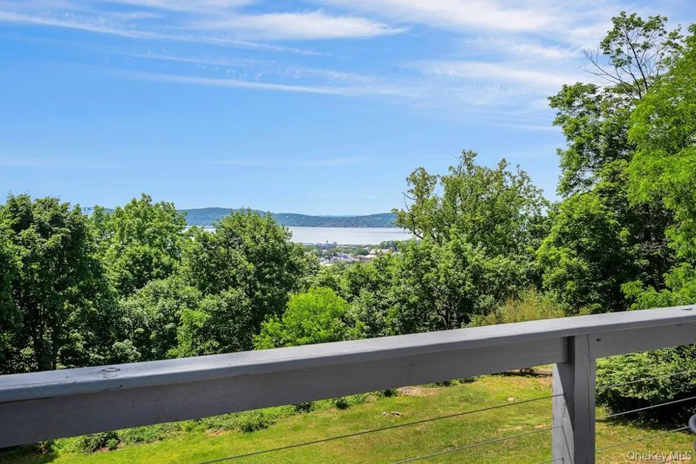 35 Walden Road Tarrytown, NY 10591
