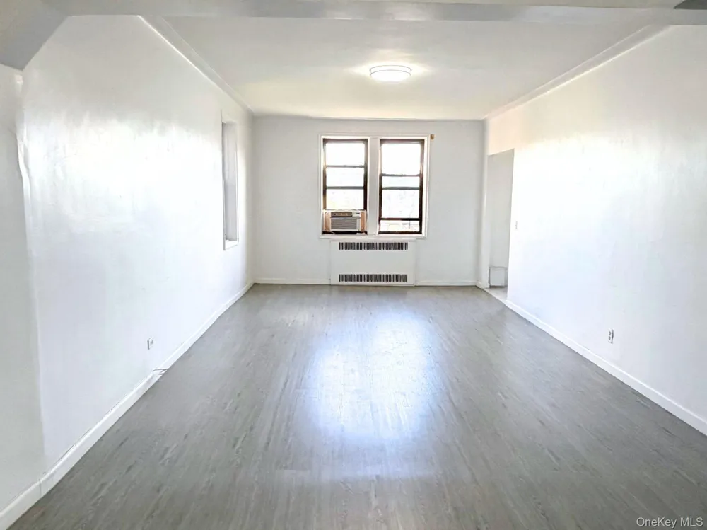 4035 Ithaca Street #4G Elmhurst, NY 11373