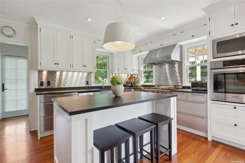 2803 Montauk Highway Bridgehampton, NY 11932