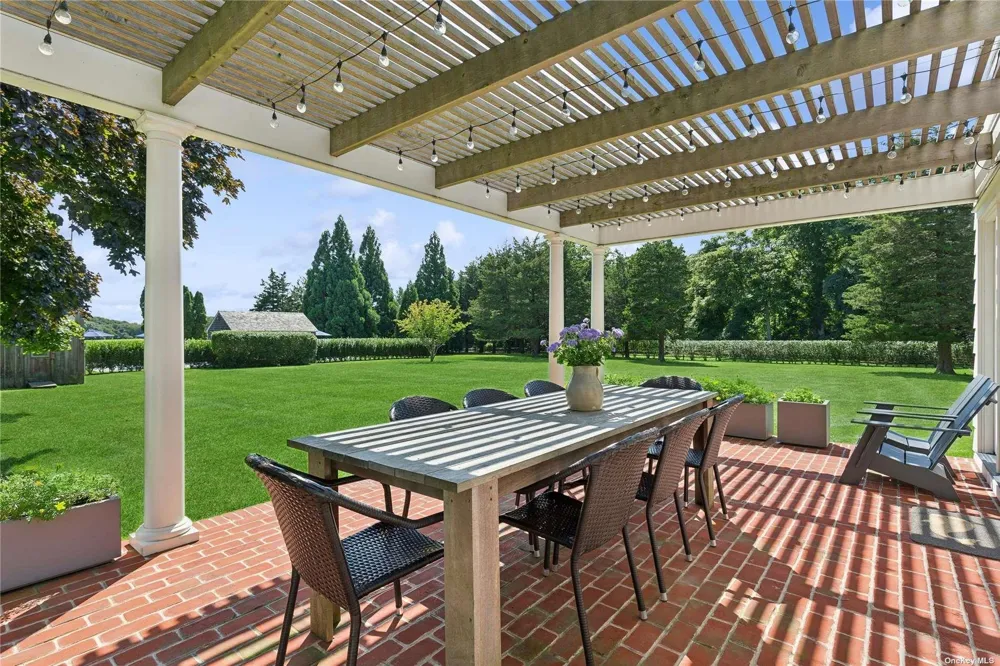 2803 Montauk Highway Bridgehampton, NY 11932