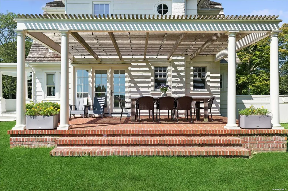 2803 Montauk Highway Bridgehampton, NY 11932