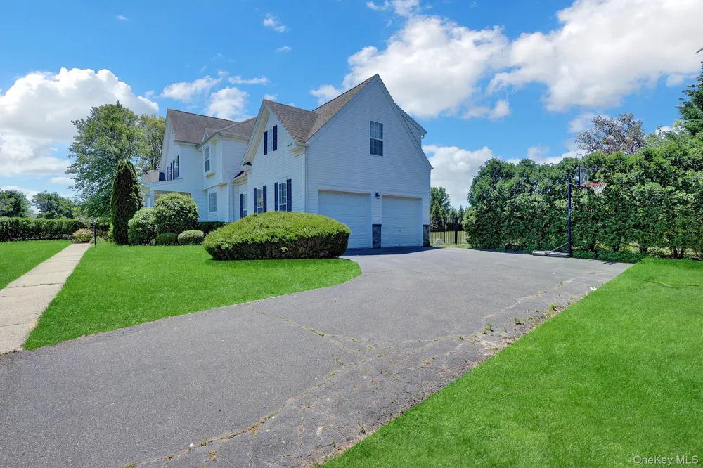 66 Canterbury Drive Wading River, NY 11792