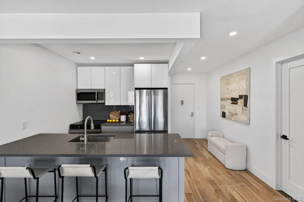 31-65 14th Street #2R Astoria, NY 11106