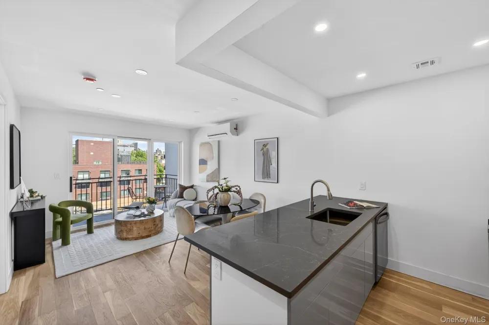 31-65 14th Street #2R Astoria, NY 11106