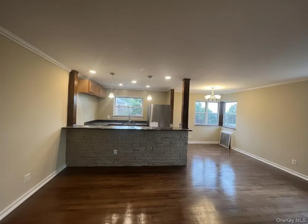 196-23 Dunton Avenue #2B Holliswood, NY 11423