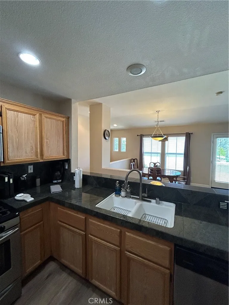 18002 Flynn #6201 Canyon Country, CA 91387