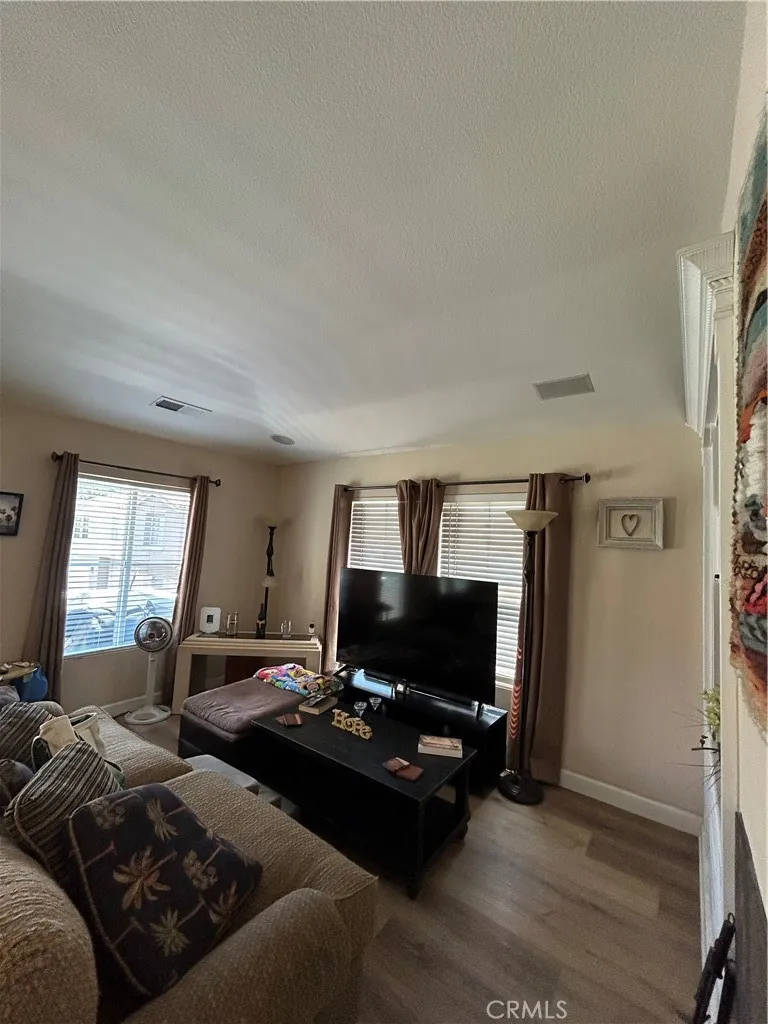 18002 Flynn #6201 Canyon Country, CA 91387