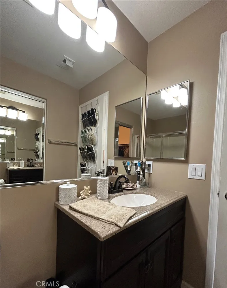 18002 Flynn #6201 Canyon Country, CA 91387