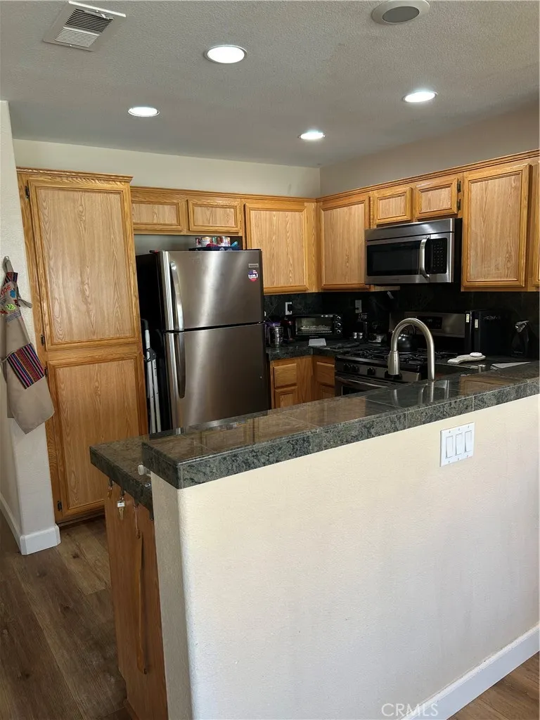 18002 Flynn #6201 Canyon Country, CA 91387