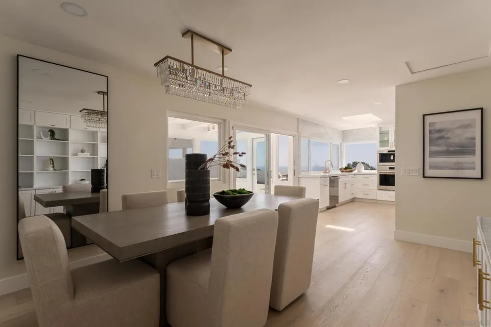 2206 Place Monaco Del Mar, CA 92014